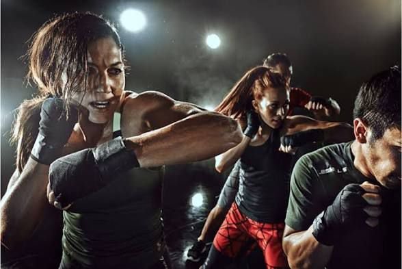 Cours de boxe en groupe