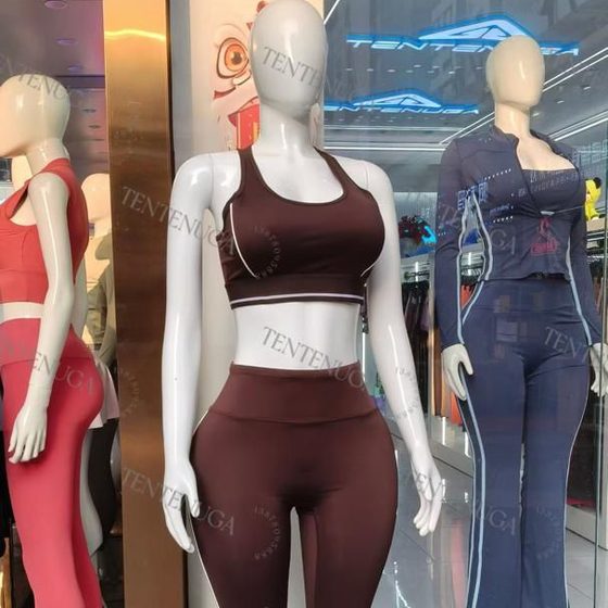 Tenues en vitrine